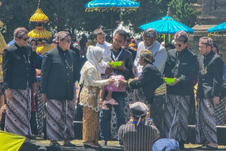 Ritual Cukur Rambut Gimbal: Tradisi Unik Dieng Culture Festival 2024