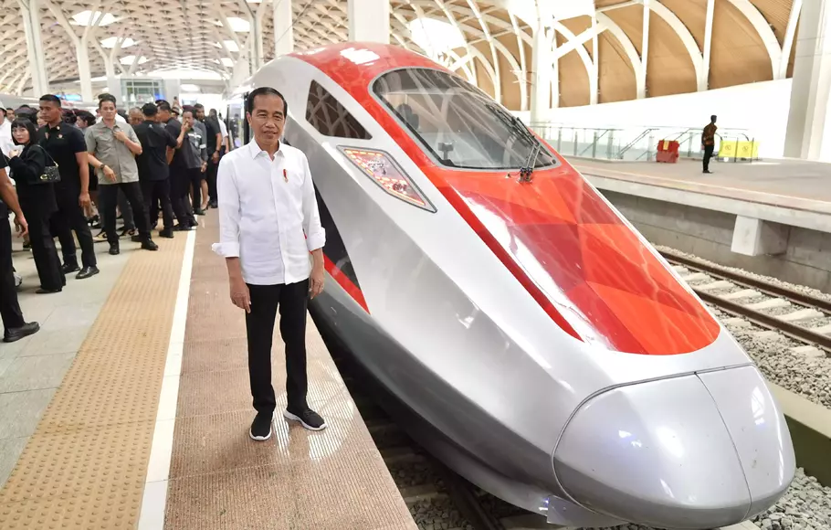 “Konsep Modernisasi China: Di Balik Kesuksesan Kereta Cepat Whoosh”