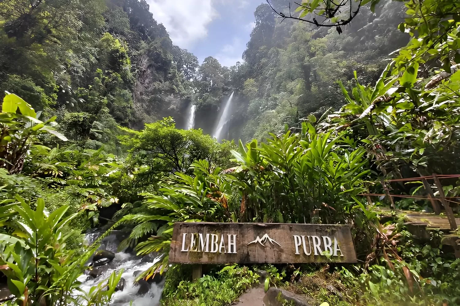 Pesona Alam Lembah Purba di Sukabumi untuk Self Healing