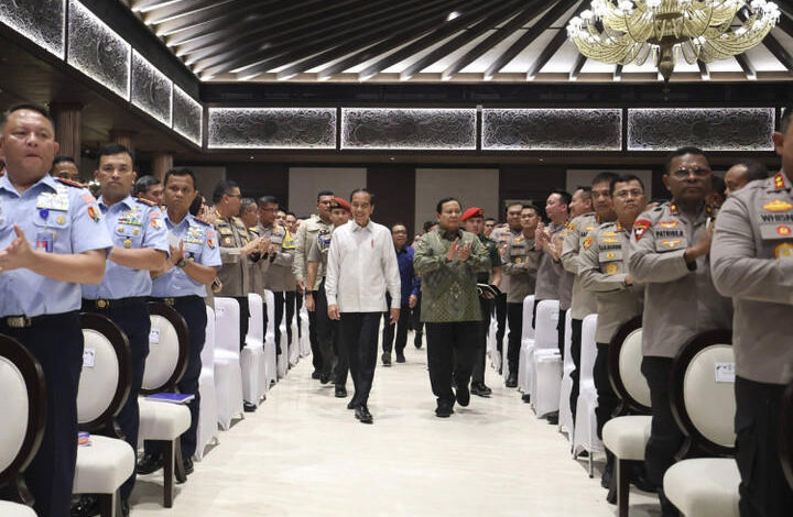 Jokowi Kemungkinan Absen dalam Pelantikan Prabowo di Senayan