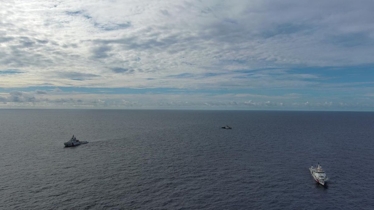 Bakamla Usir Kapal Coast Guard China dari Natuna Utara