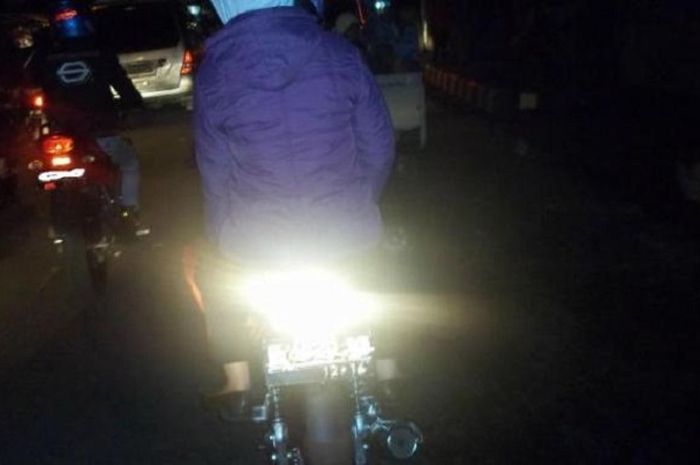 Lampu Belakang Modifikasi Jadi Sorotan, Pemilik Motor Diberi Peringatan