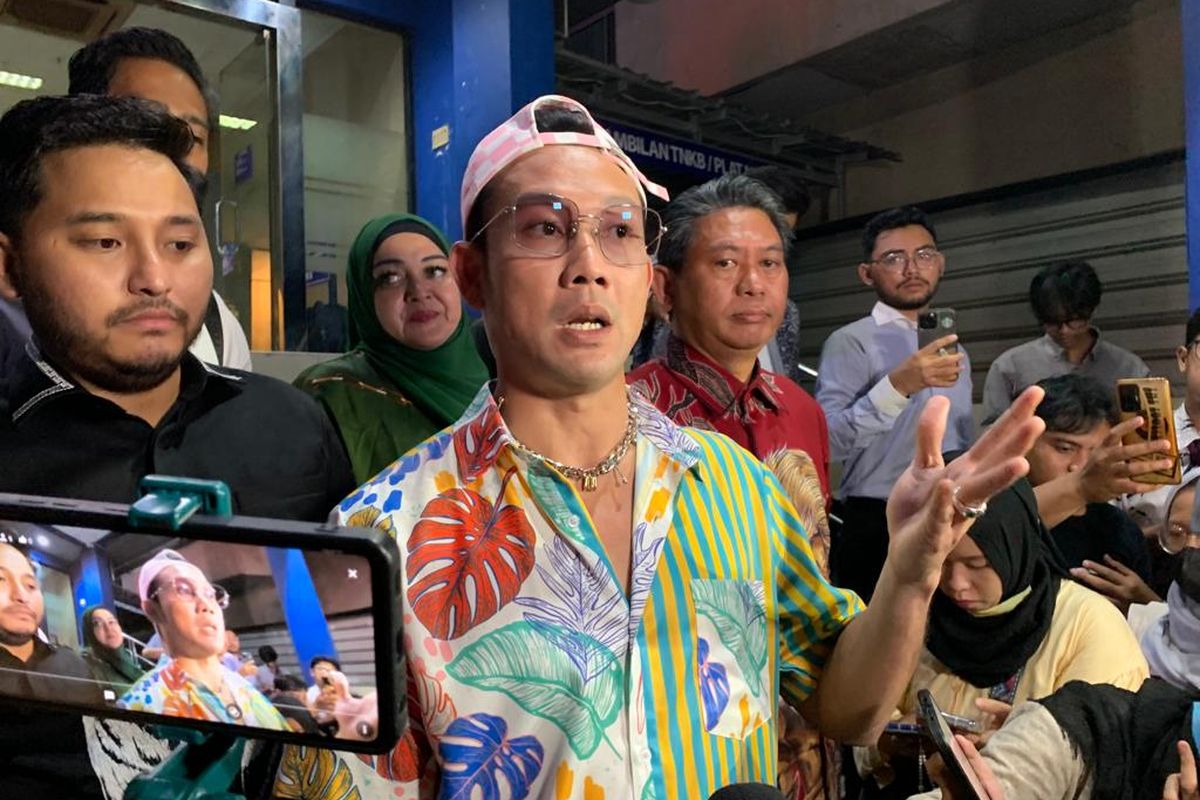 Denny Sumargo Tanggapi Laporan Farhat Abbas: “Saya Akan Berbicara di Waktu yang Tepat”