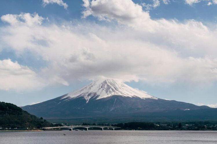 Gunung Fuji Tanpa Salju, Pertama Kali dalam 130 Tahun: Alarm Perubahan Iklim?