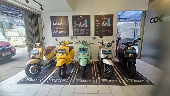 Motor Listrik Menumpuk di Dealer: Subsidi Tak Pasti, Minat Konsumen Merosot